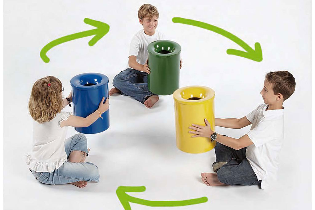 reciclaje para niños con papeleras infantiles
